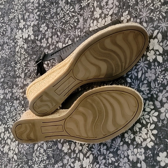 Easy Street Wedges - Picture 5 of 5